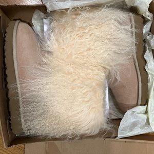 Ugg Short Mongolian cuff boot